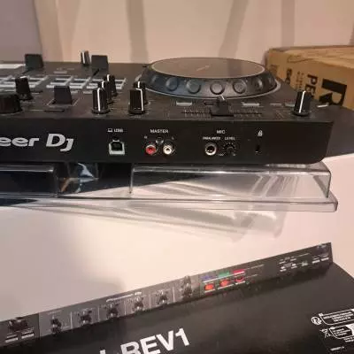 Pioneer DDJ-REV1 2